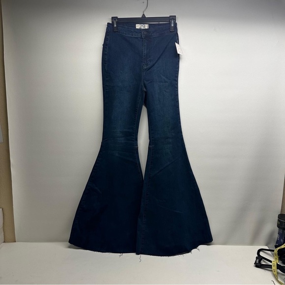 Free people we the free blue midnight Women's Blue Flared Jeans size 29 nwt - Picture 4 of 10